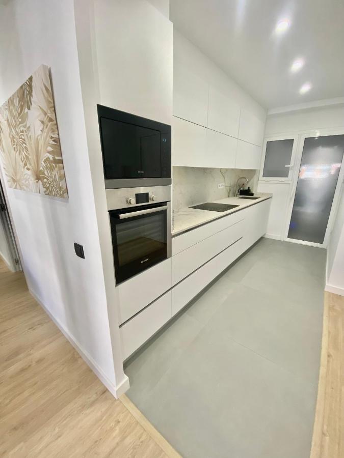 Barcelona Chic Apartments- Free Parking - 10 Min From Bcn City Centre By Metro Экстерьер фото