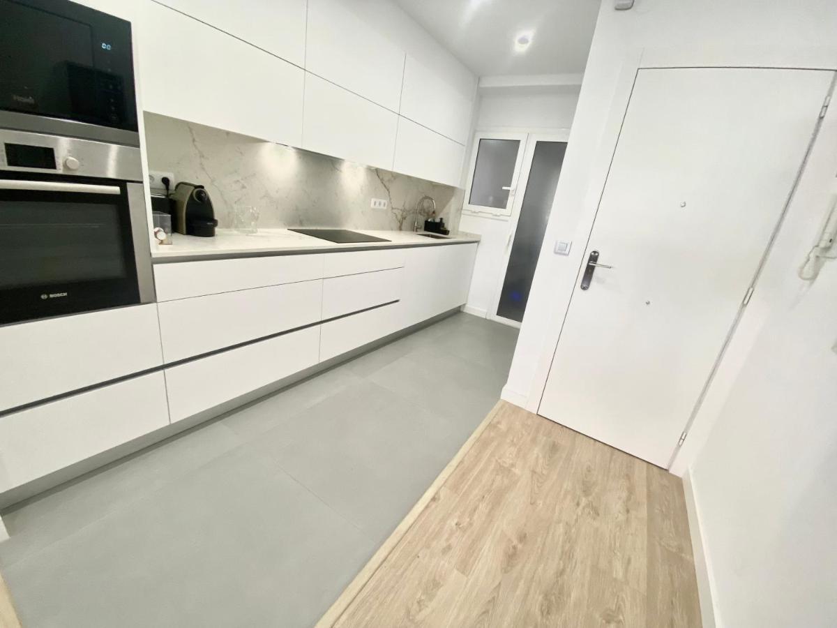 Barcelona Chic Apartments- Free Parking - 10 Min From Bcn City Centre By Metro Экстерьер фото