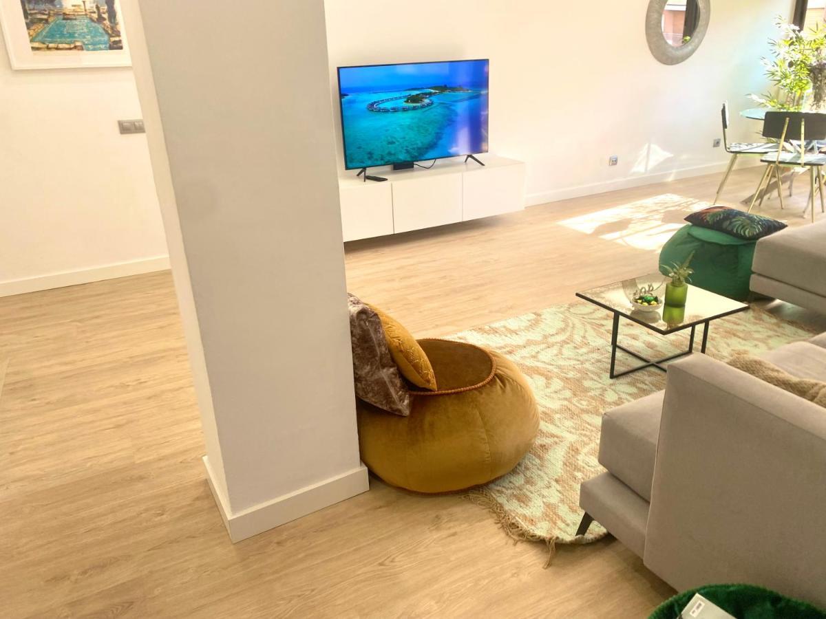 Barcelona Chic Apartments- Free Parking - 10 Min From Bcn City Centre By Metro Экстерьер фото