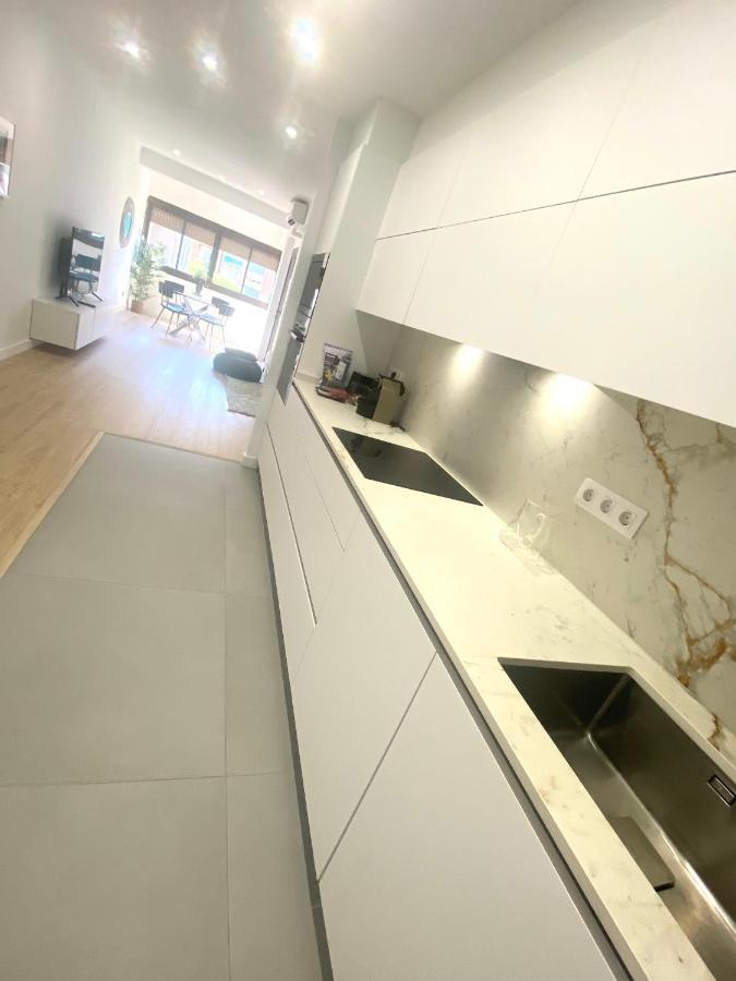 Barcelona Chic Apartments- Free Parking - 10 Min From Bcn City Centre By Metro Экстерьер фото