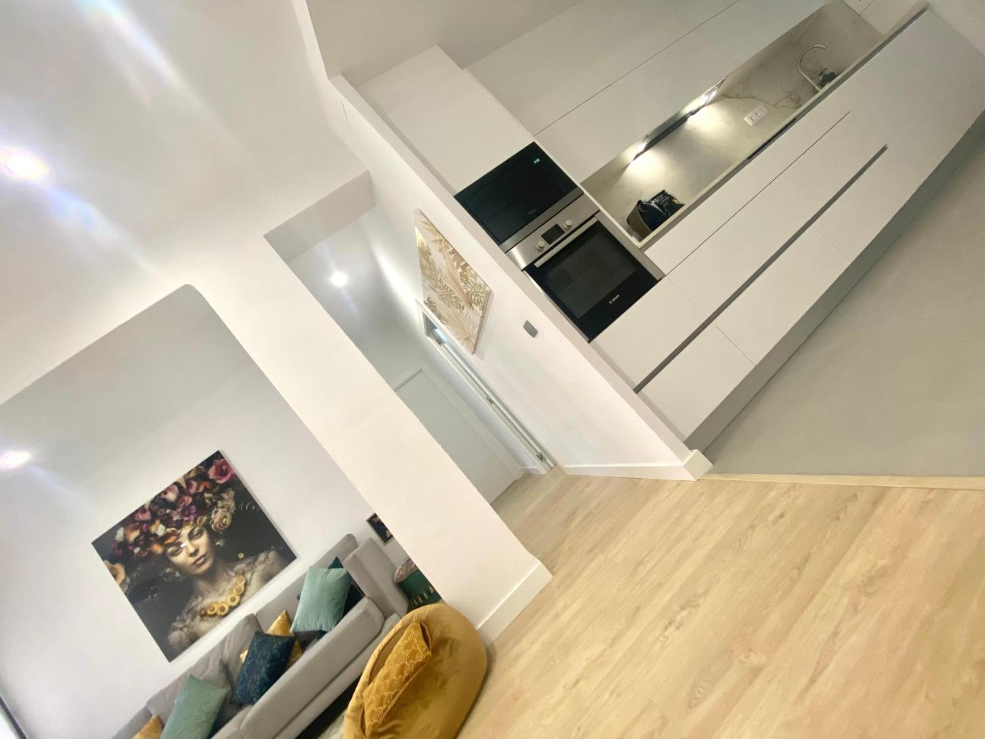 Barcelona Chic Apartments- Free Parking - 10 Min From Bcn City Centre By Metro Экстерьер фото