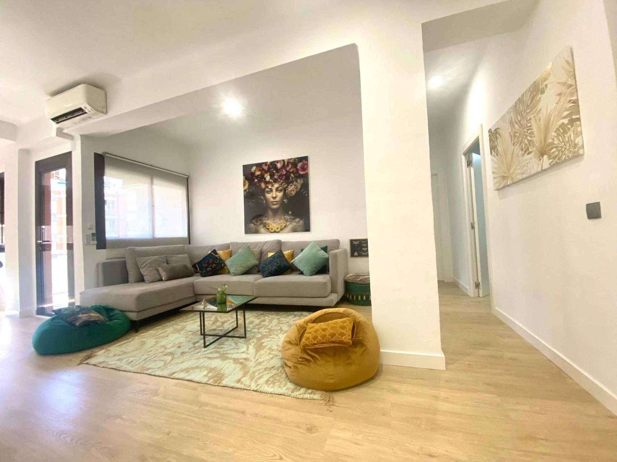 Barcelona Chic Apartments- Free Parking - 10 Min From Bcn City Centre By Metro Экстерьер фото