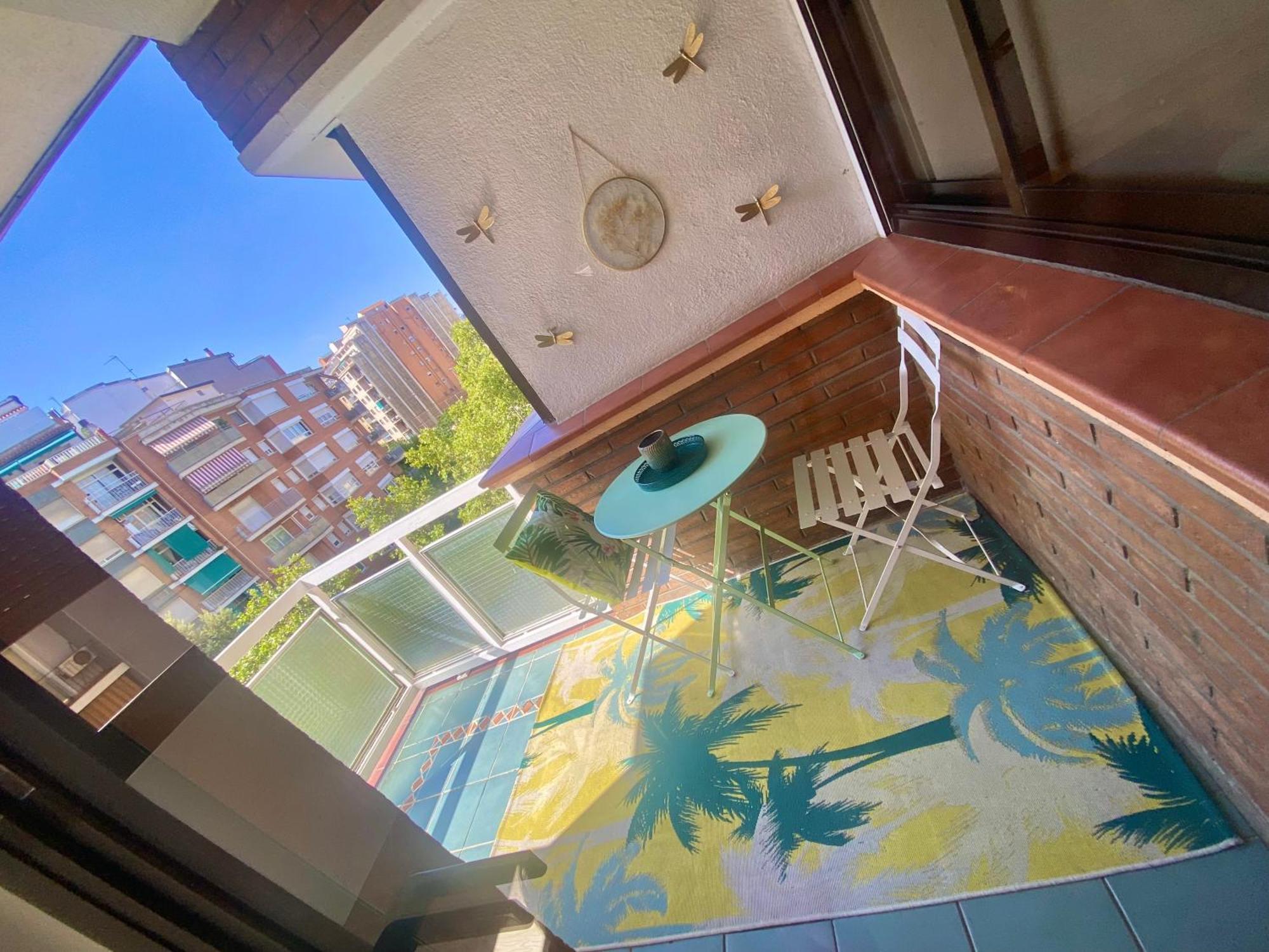 Barcelona Chic Apartments- Free Parking - 10 Min From Bcn City Centre By Metro Экстерьер фото